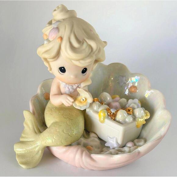 Precious Moments Mermaid Sitting In Treasure Sea Pearl Shell Figurine - Picture 1 of 5